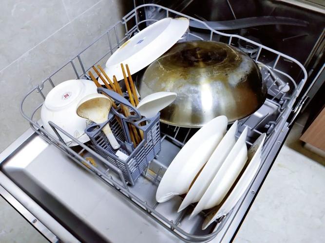 不粘锅能用洗碗机洗吗