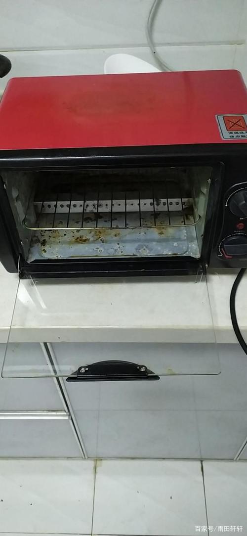 如何取出电烤箱烤架