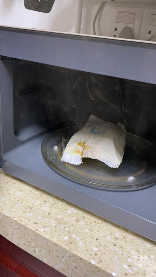 一次性纸碗能放进微波炉加热吗