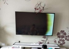 电视出声音但是黑屏维修花多少钱（电视开机黑屏修理一般要多少钱）