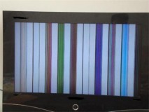 液晶电视一半正常一半彩条闪动（液晶电视屏上半正常下半闪动）