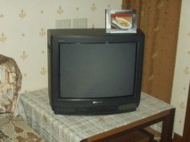 当年90年代彩色电视机（90年代最早的彩色电视机）