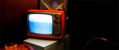 老式便携式彩色电视机（70年代便携式电视机）