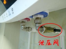 热水器为什么一个小孔滴水（热水器底下有一个小孔为啥漏水）