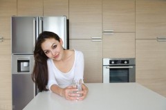 家用净水器的水不烧开可以喝吗（净水器出来的水不烧开能长期喝吗）