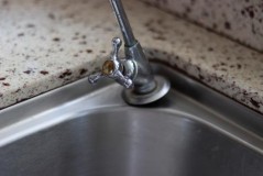 净水器储水罐拆卸方法（净水器储水罐使用方法图解）
