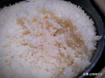 用电饭煲隔水蒸米饭（电饭煲隔水蒸米饭的方法）
