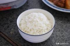 电饭煲米饭怎么蒸一粒一粒的（电饭锅蒸米饭怎么蒸的一粒一粒的）