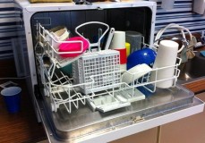 洗碗机的使用年限是多少年（洗碗机工作周期用水量越少越好吗）