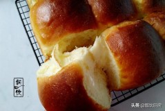 面包机做面包不熟是怎么回事（面包机做的面包中间没熟是为什么）