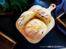 美的面包机做面包步骤不用牛奶（美的面包机做面包的步骤）