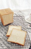 东菱面包机快速面包的做法（东菱面包机做奶香面包的方法）