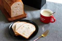 无牛奶面包机做面包配料表（面包机做面包配方图表）