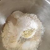 面包机和面时为什么加盐（面包机和面要用冷水还是温水）