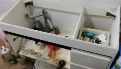 饮水机出水管与水嘴怎么拆开
