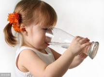 婴儿冲奶粉可以用饮水机烧水吗