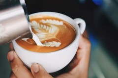 咖啡机里面的是速溶还是现磨咖啡