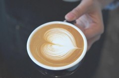 德龙自动咖啡机如何打奶泡