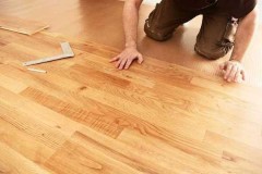 地板砖敲掉换木地板需要注意什么（地板砖扒掉可以直接装木地板吗）