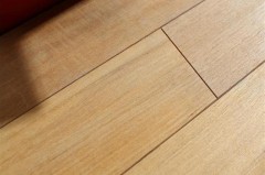 多层实木地板容易变形吗（多层实木地板弯曲还能用吗）