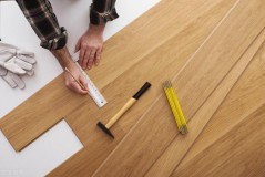 强化复合木地板一般选多少价位的（铺复合地板不建议用水泥找平）