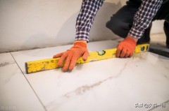 地板砖上边再贴一层地板砖可以吗（可以在地板砖上再铺一层地板砖吗）