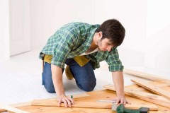 地板贴和地板胶哪个有甲醛（便宜地板贴和木地板甲醛对比）