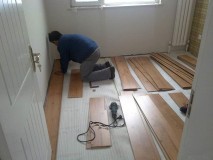 印花地板算实木地板吗（地板表面怎么辨别是不是印花地板）