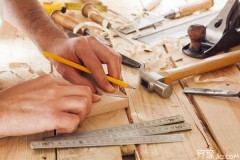 木工师傅安装木地板多少钱一天（装修木地板工人一天多少钱）