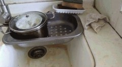 滚筒洗衣机流水槽里面怎么清理（滚筒洗衣机第二个水槽怎么清洗）