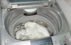 放什么清洗全自动洗衣机（自己可以清洗全自动洗衣机吗）