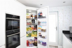 长期放冰箱食物的危害（长期使用冰箱食物对人体有害吗）