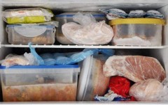 冰箱冷冻室结冰能不能放食物（冰箱冷冻食物一般几天就结冰）