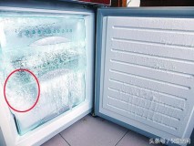 冰箱底下有一滩水是什么原因（冰箱门下方老有一滩水是什么情况）