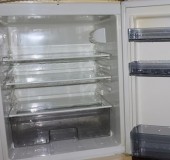 冰箱冷冻室里面那个隔板怎么拆（冰箱冷冻室的隔板怎么卸下来）