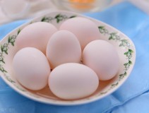 冬天鸡蛋不放冰箱能放多久（冬季鸡蛋不放冰箱能保存多久）