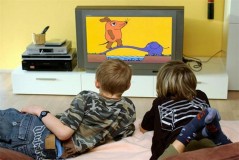 孩子长期看电视的后果（小孩爱看电视10大坏处）