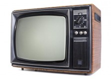 老式电视有哪些优缺点（老式电视好用还是新式电视好用）