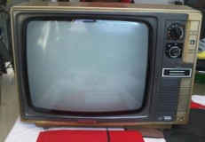 1985年熊猫牌彩色电视机（83年熊猫彩色电视机多少钱）