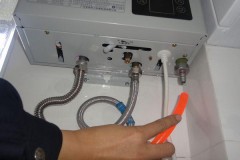 厨房燃气热水器安装流程（厨房燃气表和燃气热水器安装步骤）