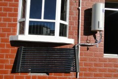 燃气热水器和壁挂式太阳能哪种好（家用热水器和壁挂太阳能哪个好）