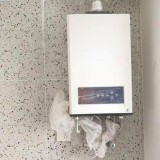 卫生间改造如何换热水器（已装修好的卫生间怎么加装热水器）