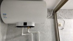 浴室装燃气热水器（洗澡间能安燃气热水器）