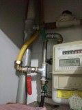 如何连接燃气灶和液化气罐（煤气瓶和燃气灶怎么连接）