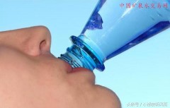 净水器的水等于矿泉水吗（净水器里的水和自来水一样吗）