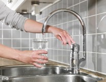 净水器出来的水有水垢正常吗（净水器出来的水仍然有水垢）