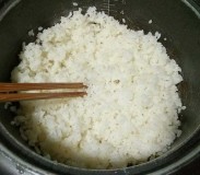 剩米饭鸡蛋饼电饼铛做法（用电饼铛做米饭鸡蛋饼）