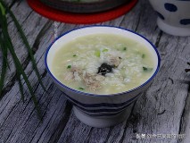 电饭煲加热剩米饭需要加水吗（电饭煲再加热米饭需不需要加水）