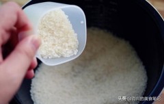 电饭煲蒸米饭为什么会发粘（为什么电饭煲蒸出来的米饭发粘）