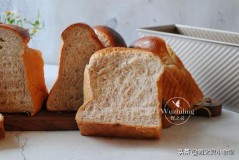 全麦吐司面包面包机简易做法（用面包机做全麦吐司面包教程）